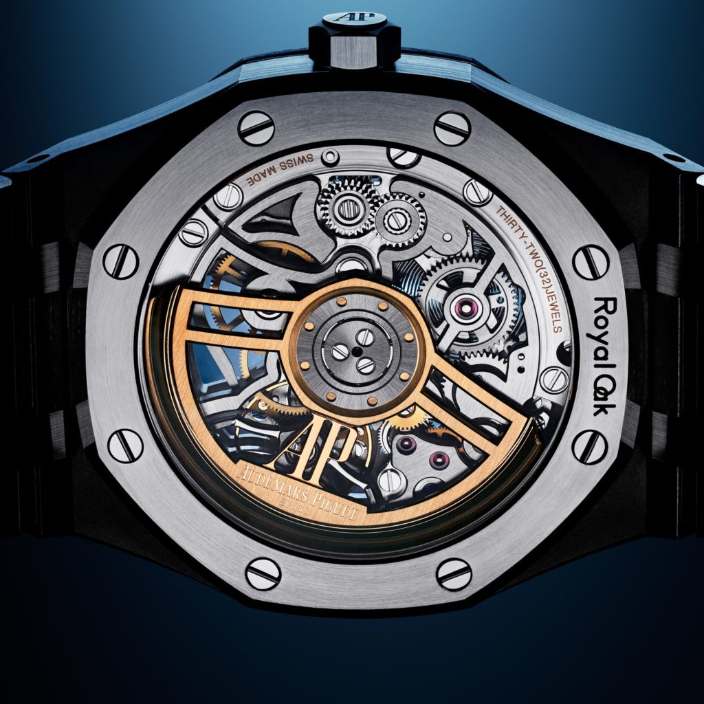 Post-production by @atelier_oito Camera @canonfrance Light @hensel_visit #cyano #artisansdegeneve #customwatch #AP #audemarspiguet #royaloak #timepiece #horlogery…