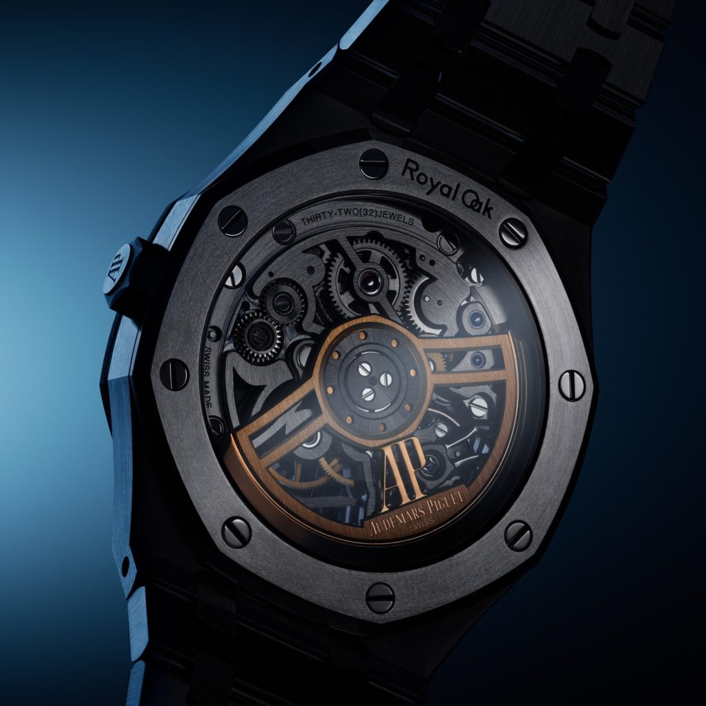 Post-production by @atelier_oito Camera @canonfrance Light @hensel_visit #cyano #artisansdegeneve #customwatch #AP #audemarspiguet #royaloak #timepiece #horlogery…