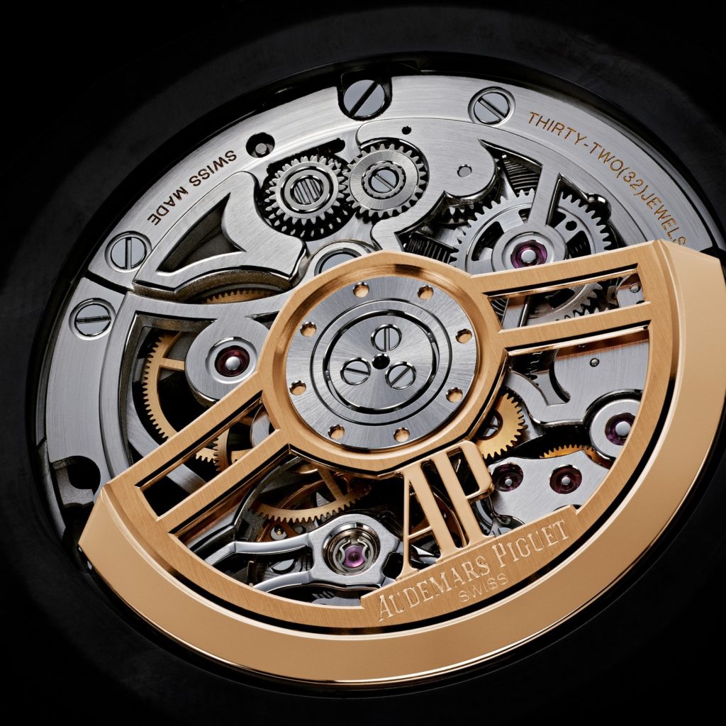 Post-production by @atelier_oito Camera @canonfrance Light @hensel_visit #cyano #artisansdegeneve #customwatch #AP #audemarspiguet #royaloak #timepiece #horlogery…